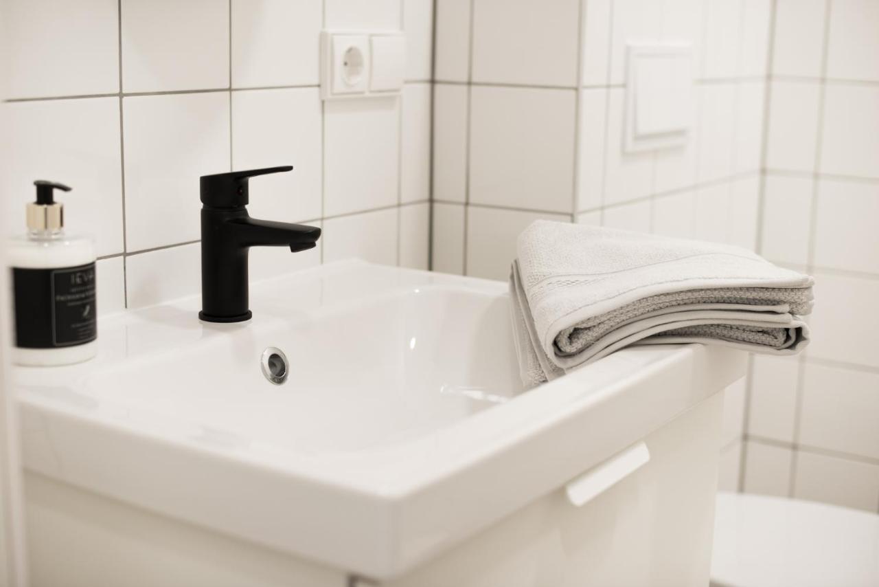 Studio Apartment In Laisves Aleja Kaunas Esterno foto